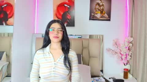 Snapshot of amy_swann chatting on 22, 4, 2026 Amy online show from 22, 4, 2026