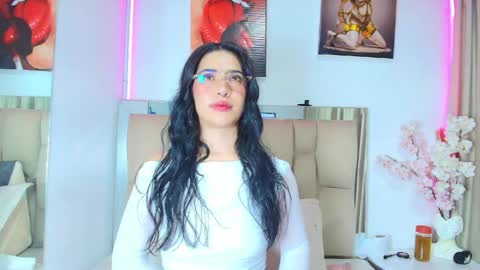 Snapshot of amy_swann chatting on 28, 4, 2026 Amy online show from 28, 4, 2026