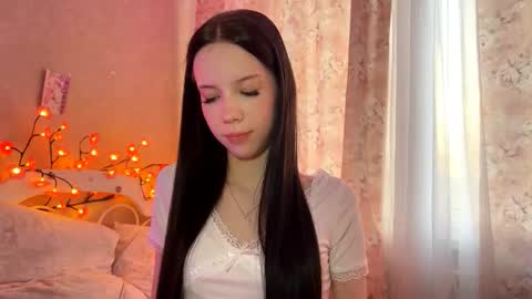 Snapshot of amygrav chatting on 27, 10, 2025 Milou online show from 27, 10, 2025