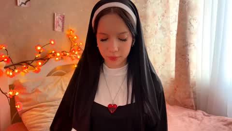 Snapshot of amygrav chatting on 31, 10, 2025 Milou online show from 31, 10, 2025