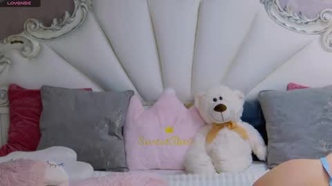 Snapshot of amyhennessy chatting on 4, 12, 2024 amyhennessy online show from 4, 12, 2024