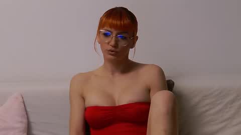 Snapshot of amyhennessy chatting on 9, 3, 2025 amyhennessy online show from 9, 3, 2025