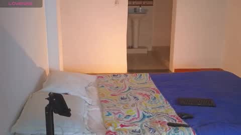 Snapshot of amymonroee chatting on 6, 11, 2025 Amy Monroe online show from 6, 11, 2025