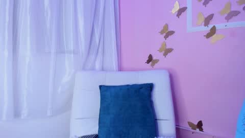 Snapshot of amyolimpo chatting on 21, 1, 2025 Amy ... Nice to meet u thumb up me please its important online show from 21, 1, 2025