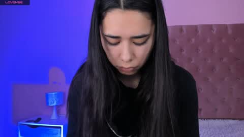 Snapshot of amyolimpo chatting on 27, 1, 2025 Amy ... Nice to meet u thumb up me please its important online show from 27, 1, 2025