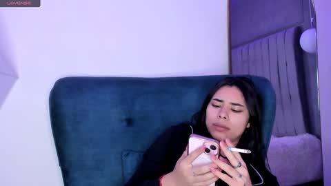 Snapshot of amyolimpo chatting on 28, 1, 2025 Amy ... Nice to meet u thumb up me please its important online show from 28, 1, 2025