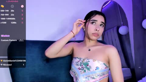 Snapshot of amyolimpo chatting on 29, 1, 2025 Amy ... Nice to meet u thumb up me please its important online show from 29, 1, 2025