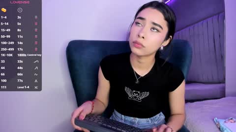 Snapshot of amyolimpo chatting on 30, 1, 2025 Amy ... Nice to meet u thumb up me please its important online show from 30, 1, 2025