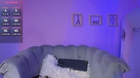 Snapshot of amyolimpo chatting on 1, 2, 2025 Amy ... Nice to meet u thumb up me please its important online show from 1, 2, 2025