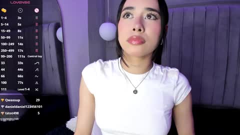 Snapshot of amyolimpo chatting on 4, 2, 2025 Amy ... Nice to meet u thumb up me please its important online show from 4, 2, 2025