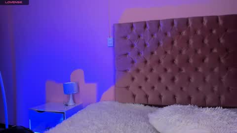 Snapshot of amyolimpo chatting on 5, 2, 2025 Amy ... Nice to meet u thumb up me please its important online show from 5, 2, 2025