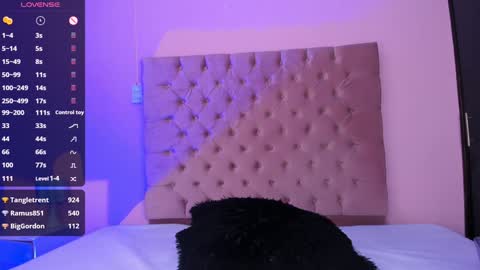 Snapshot of amyolimpo chatting on 9, 2, 2025 Amy ... Nice to meet u thumb up me please its important online show from 9, 2, 2025