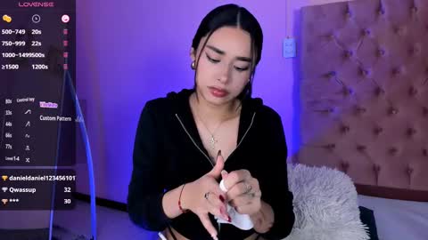 Snapshot of amyolimpo chatting on 25, 2, 2025 Amy ... Nice to meet u thumb up me please its important online show from 25, 2, 2025