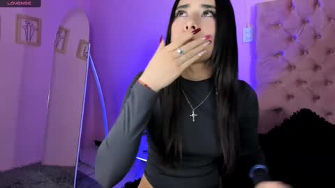 Snapshot of amyolimpo chatting on 1, 3, 2025 Amy ... Nice to meet u thumb up me please its important online show from 1, 3, 2025