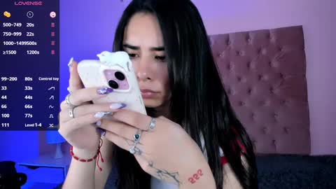 Snapshot of amyolimpo chatting on 11, 3, 2025 Amy ... Nice to meet u thumb up me please its important online show from 11, 3, 2025