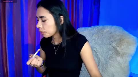 Snapshot of amyolimpo chatting on 10, 9, 2025 Amy ... Nice to meet u thumb up me please its important online show from 10, 9, 2025