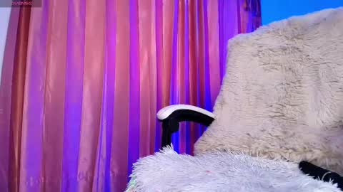 Snapshot of amyolimpo chatting on 11, 9, 2025 Amy ... Nice to meet u thumb up me please its important online show from 11, 9, 2025