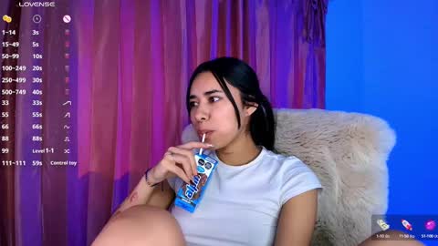 Snapshot of amyolimpo chatting on 14, 9, 2025 Amy ... Nice to meet u thumb up me please its important online show from 14, 9, 2025