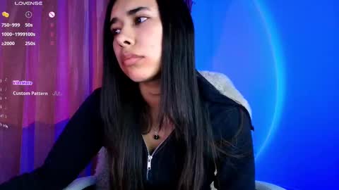 Snapshot of amyolimpo chatting on 19, 9, 2025 Amy ... Nice to meet u thumb up me please its important online show from 19, 9, 2025