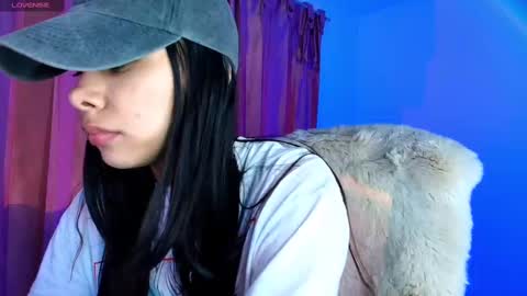 Snapshot of amyolimpo chatting on 23, 9, 2025 Amy ... Nice to meet u thumb up me please its important online show from 23, 9, 2025