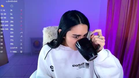 Snapshot of amyolimpo chatting on 4, 10, 2025 Amy ... Nice to meet u thumb up me please its important online show from 4, 10, 2025