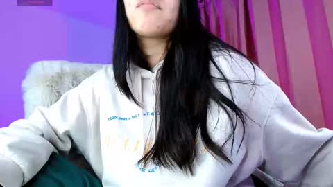 Snapshot of amyolimpo chatting on 12, 11, 2025 Amy ... Nice to meet u thumb up me please its important online show from 12, 11, 2025