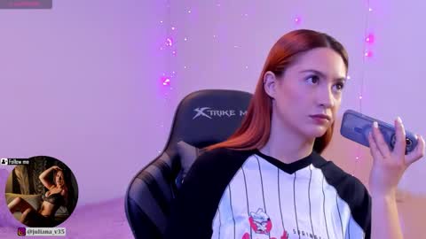 Snapshot of amypond__ chatting on 7, 11, 2025 Amy online show from 7, 11, 2025