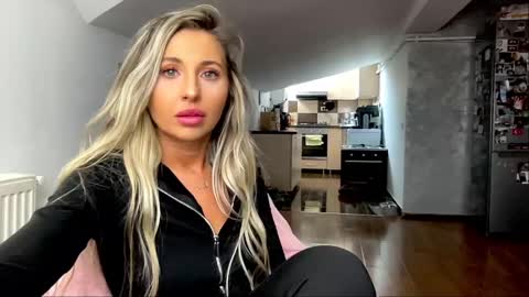 Snapshot of amyroberta92 chatting on 18, 2, 2025 amyroberta92 online show from 18, 2, 2025