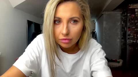 Snapshot of amyroberta92 chatting on 15, 12, 2025 amyroberta92 online show from 15, 12, 2025