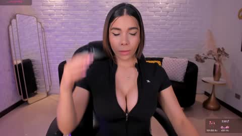 AMY WALKER online show from 26, 1, 2025