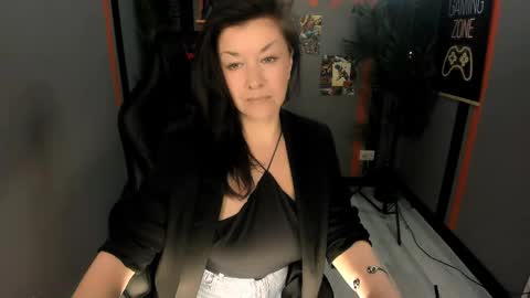 Snapshot of ana_mills chatting on 27, 4, 2026 Ana online show from 27, 4, 2026