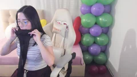 Snapshot of ana_ruuh chatting on 22, 10, 2025 Im anna but you can call me as you want online show from 22, 10, 2025