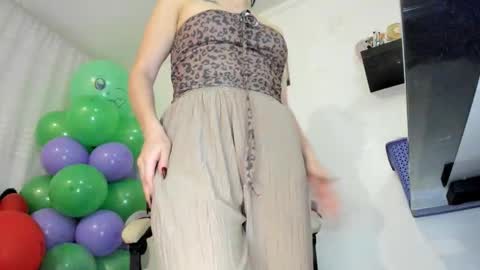 Snapshot of ana_ruuh chatting on 27, 10, 2025 Im anna but you can call me as you want online show from 27, 10, 2025