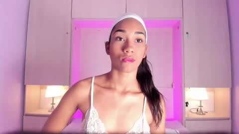 anaacollins_ online show from 26, 3, 2026