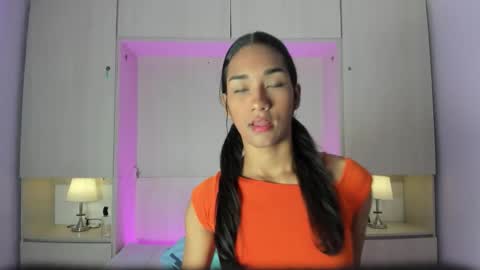 anaacollins_ online show from 28, 3, 2026