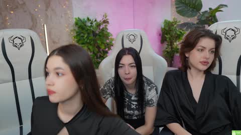 Sweet girls online show from 24, 1, 2025