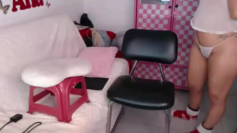 Snapshot of anabellered chatting on 5, 12, 2025 Ana online show from 5, 12, 2025