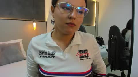 Snapshot of anahi_amery chatting on 15, 12, 2025 A N A H I online show from 15, 12, 2025