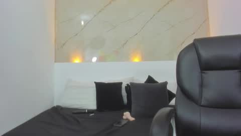 Anahii  online show from 18, 2, 2025