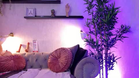 Anaise  online show from 21, 10, 2025