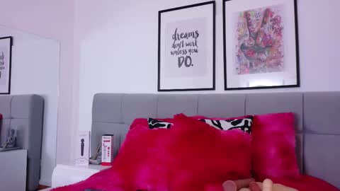 Anaise  online show from 10, 11, 2025