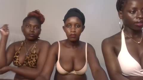 Snapshot of analeia_ chatting on 16, 10, 2025 Analeia online show from 16, 10, 2025