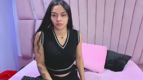 Snapshot of anales_deep_69 chatting on 4, 12, 2025 AbbyAndAntonela online show from 4, 12, 2025