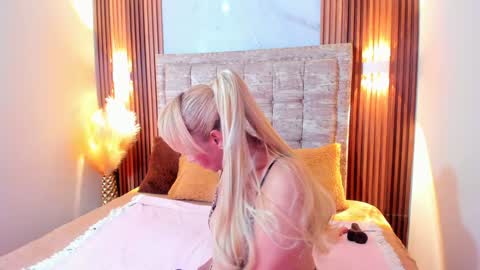 Snapshot of anastasiataylor_ chatting on 12, 12, 2024 Ana 3 online show from 12, 12, 2024
