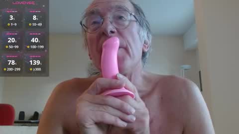 Snapshot of anax69 chatting on 21, 11, 2025 mario online show from 21, 11, 2025