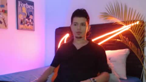 Snapshot of andersonz98 chatting on 16, 12, 2025 andersonZ98 online show from 16, 12, 2025