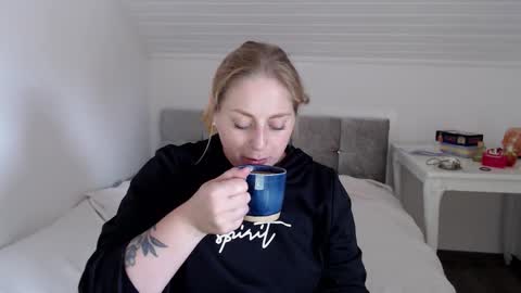Snapshot of andorphina chatting on 9, 10, 2025 Andorphin online show from 9, 10, 2025