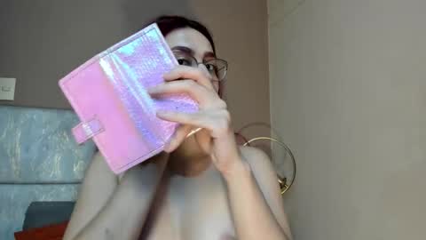 Andra Cyrus online show from 5, 12, 2025