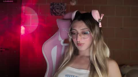 Snapshot of andrea_camila chatting on 9, 9, 2025 Andrea online show from 9, 9, 2025