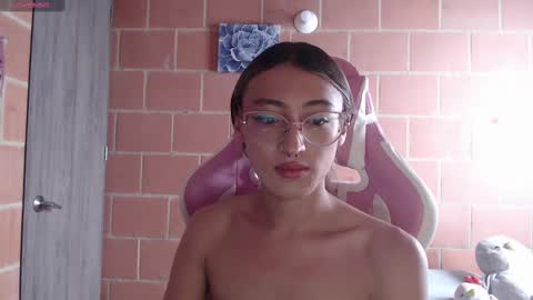 Snapshot of andrea_camila chatting on 28, 9, 2025 Andrea online show from 28, 9, 2025